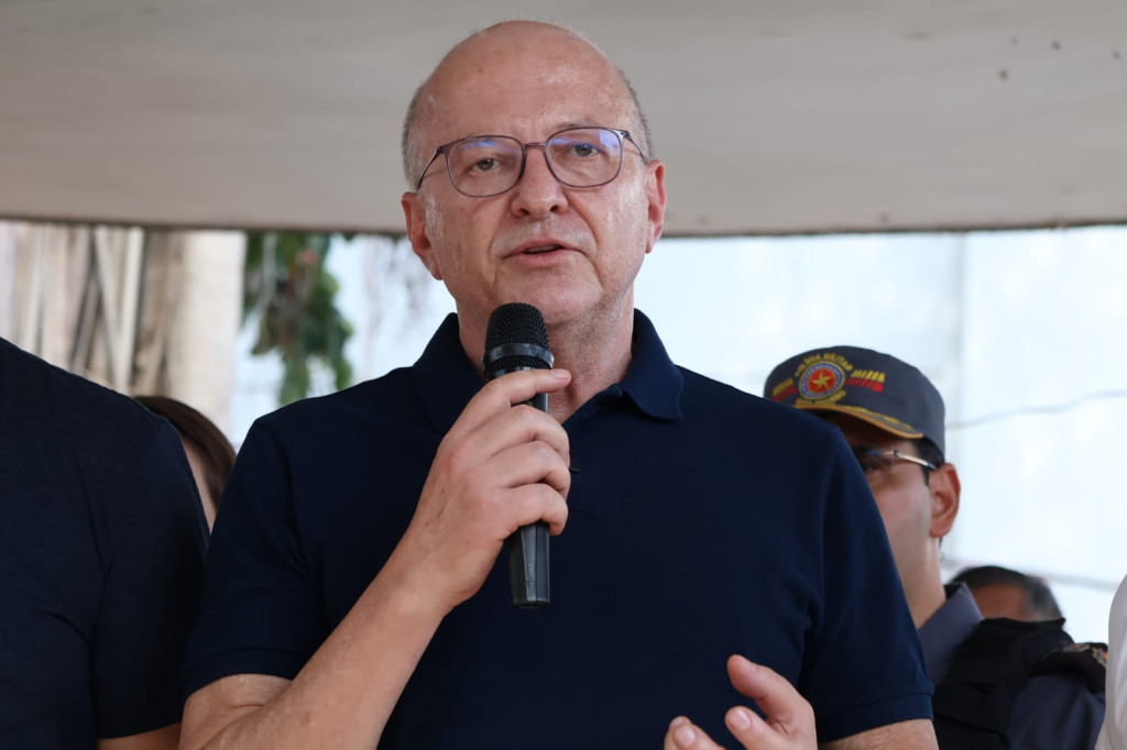 Vice-governador Otaviano Pivetta discursa, defendendo o perdão a bolsonaristas presos e questionando a proporcionalidade das penas.