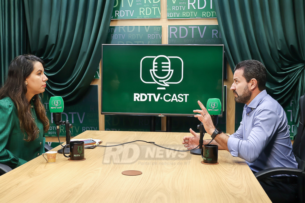 Prefeito edita foto oficial, removendo a imagem do suplente.