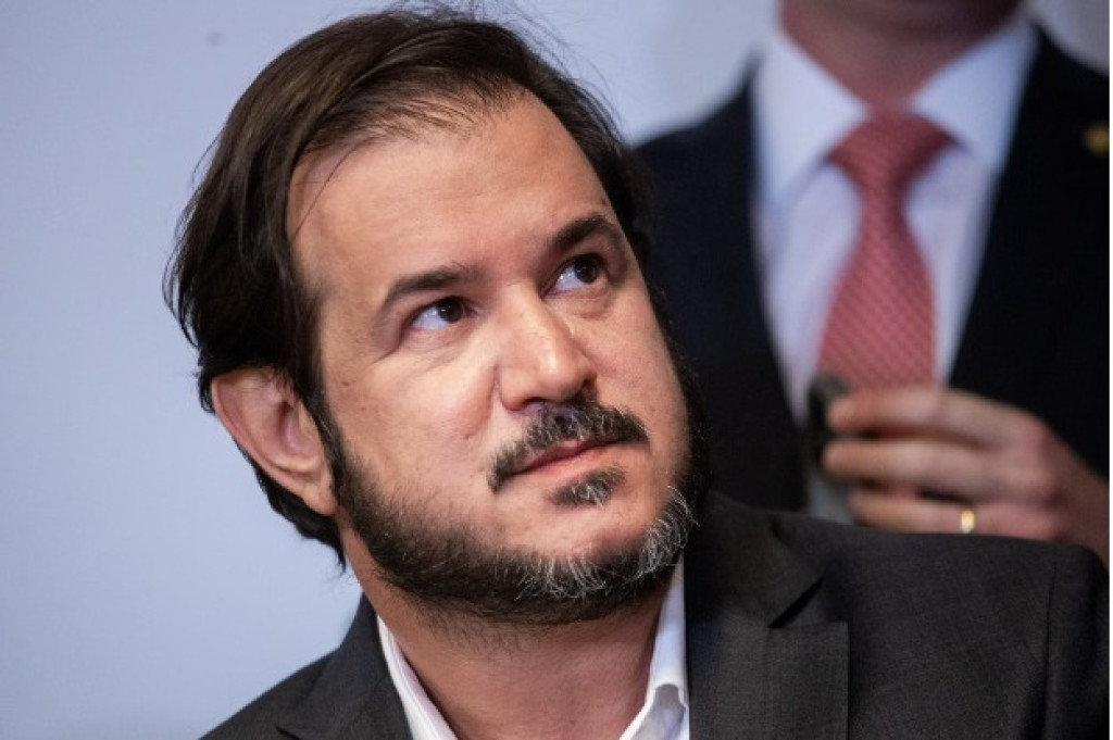 Governador Mauro Mendes e Antonio Rueda em discussão sobre alegações de uso político PF.