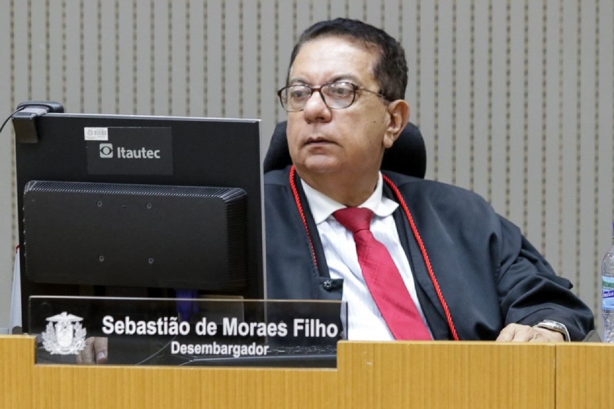 Desembargador Sebastião de Moraes Filho em imagem de arquivo, com foco em sua eventual aposentadoria de desembargador afastado.