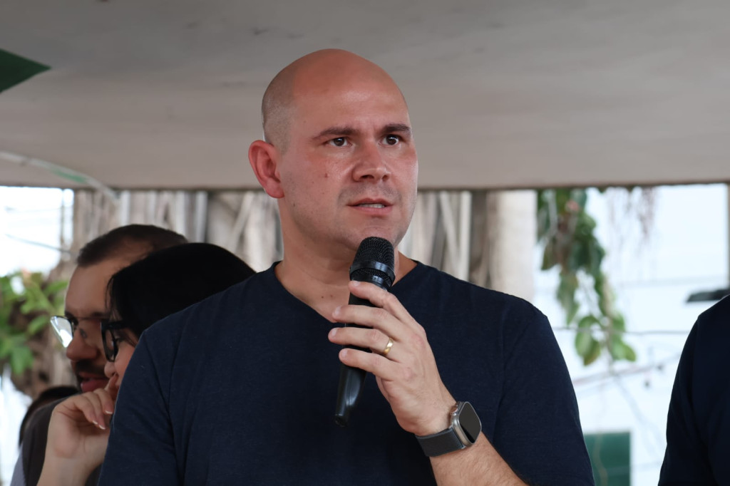 Prefeito Abílio discute acordo para dívidas de empréstimos consignados, propondo reparcelar calote.