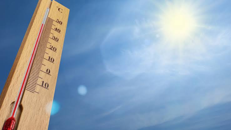 Imagem do fim de semana com bastante calor em Rosário Oeste, previsão de temperaturas altas e sol intenso.
