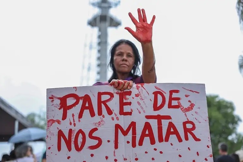 Gráfico sobre feminicídio em Mato Grosso 2026 e padrões de violência contra a mulher.