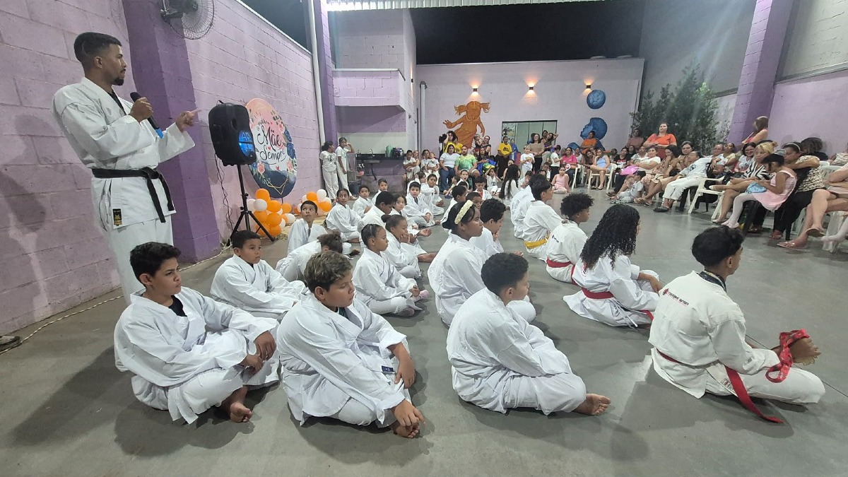 Jovens em Ação promovendo esporte, arte e saúde para crianças, jovens e idosos na Baixada Cuiabana.