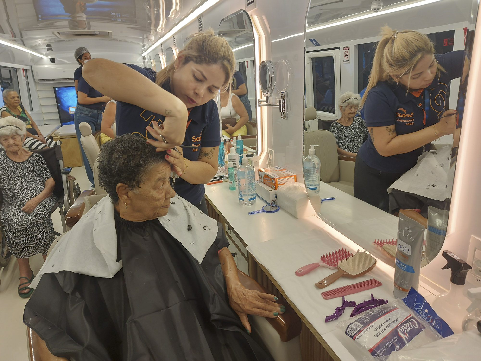 Abrigo Bom Jesus recebe ação de saúde e beleza do Sistema Comércio de MT