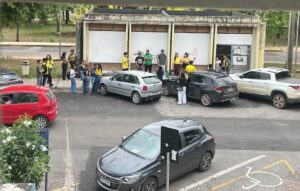 Grupo pró-Flávio Bolsonaro se reúne na UFMT em resposta a atos de petistas