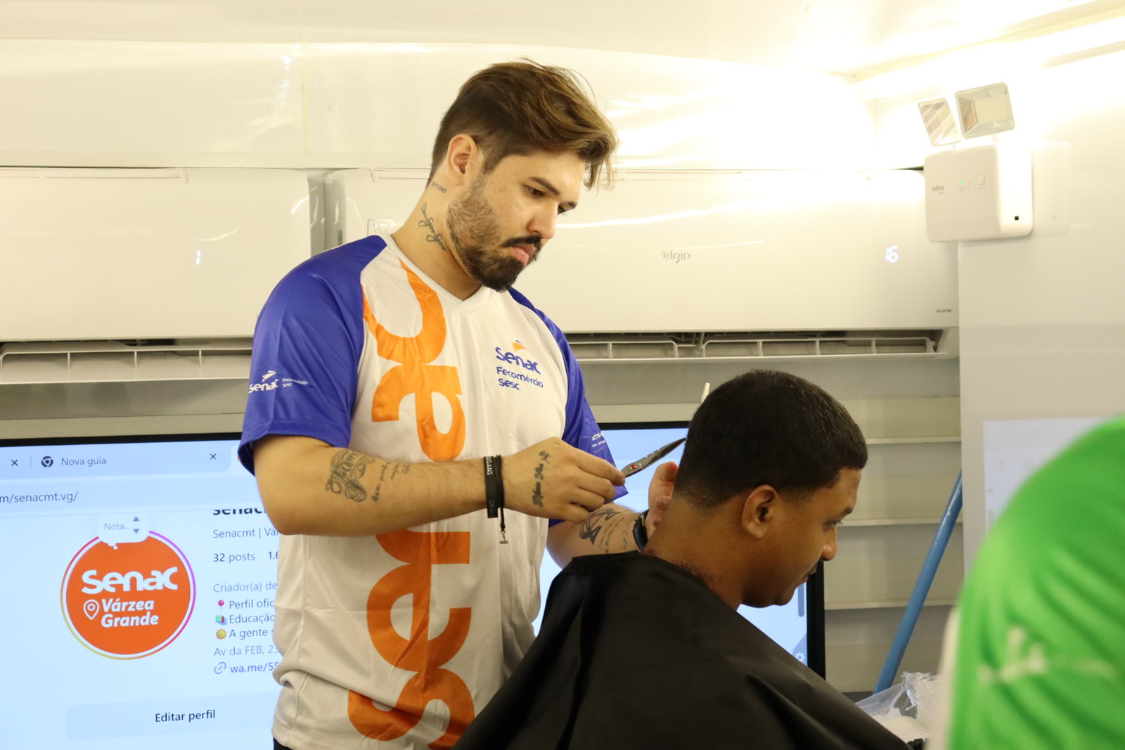 Senac leva unidade móvel de beleza à Sipat da Todimo em Cuiabá