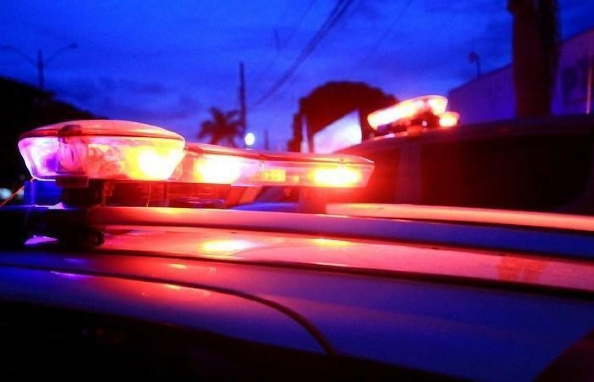 Polícia Militar - carro com sirene
