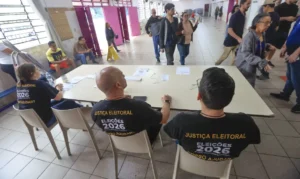 São Paulo (SP), 25/10/2026 – Eleitores votam na EMEF Celso Ribeiro Leite Filho, no bairro da Bela Vista, durante o segundo tu