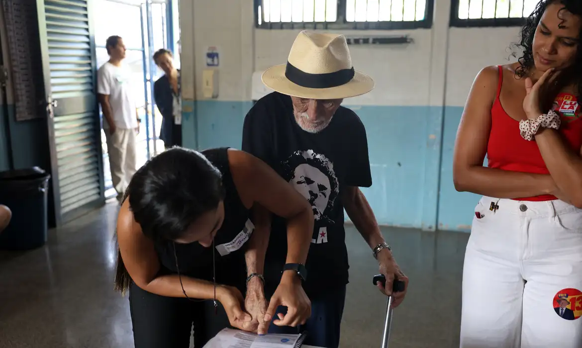 Brasília (DF), 25/10/2026 - Eleitores em dia de votação das Eleições 2026, na Escola Classe 01 do Varjão. Foto: Valter Campan