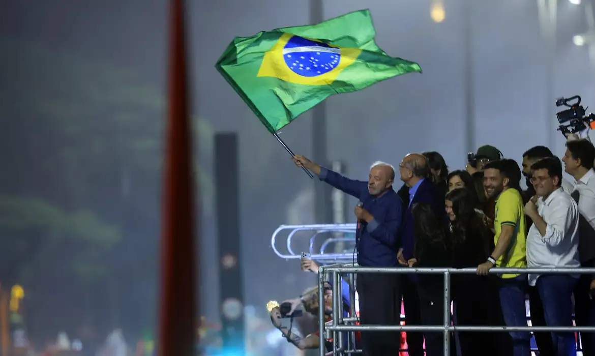 São Paulo (SP), 25/10/2026 - O presidente Luiz Inácio Lula da Silva fala com eleitores após a vitória e reeleição nas Eleiçõe