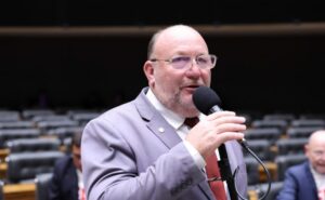 Deputado João Daniel (PT-SE) fala no Plenário da Câmara dos Deputados